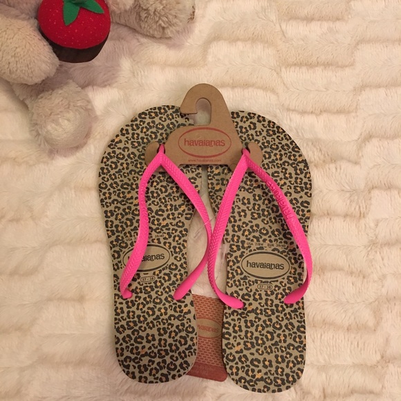 Havaianas Shoes - NWT Leopard/Hot Pink Havaianas Sz 7/8